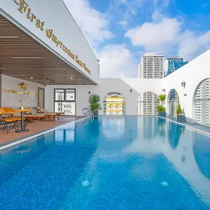 Hotel Golden Lotus - Rooftop Bar Sea View ****